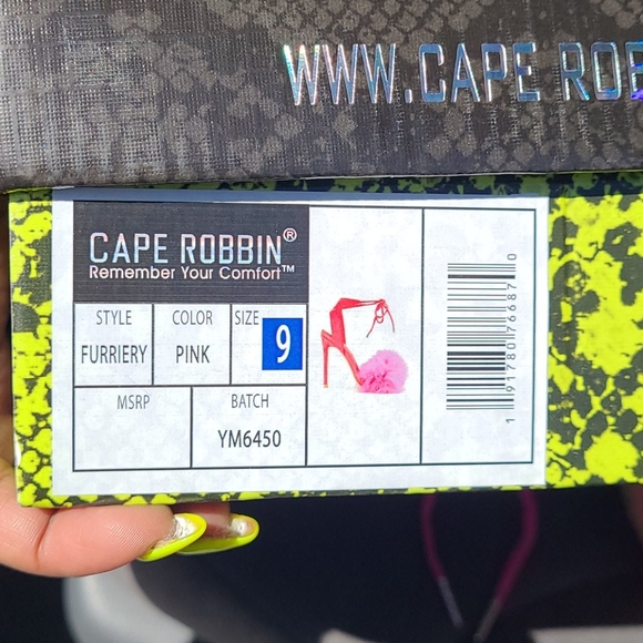 HEELS - Picture 4 of 4